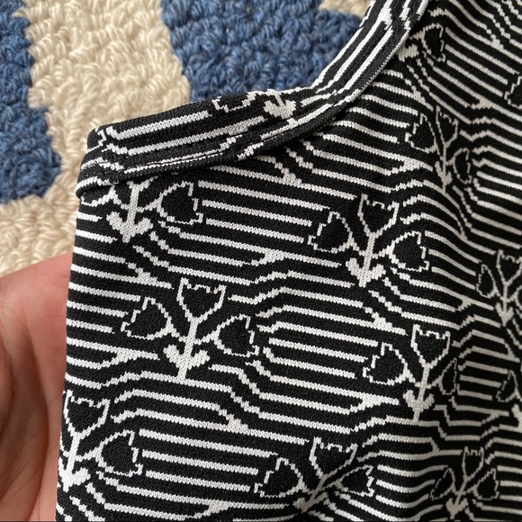 🖤 ZARA BLACK WHITE STRIPE FLORAL CROP TOP! - Picture 6 of 7